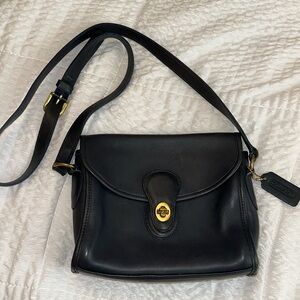 (SOLD ON ANOTHER PLATFORM) Vintage COACH Authentic Navy Leather Purse